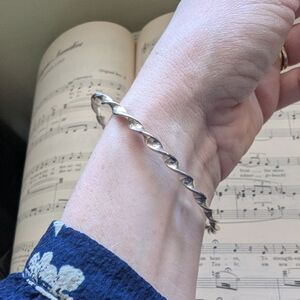 Elegant Silver Bracelet Bangle